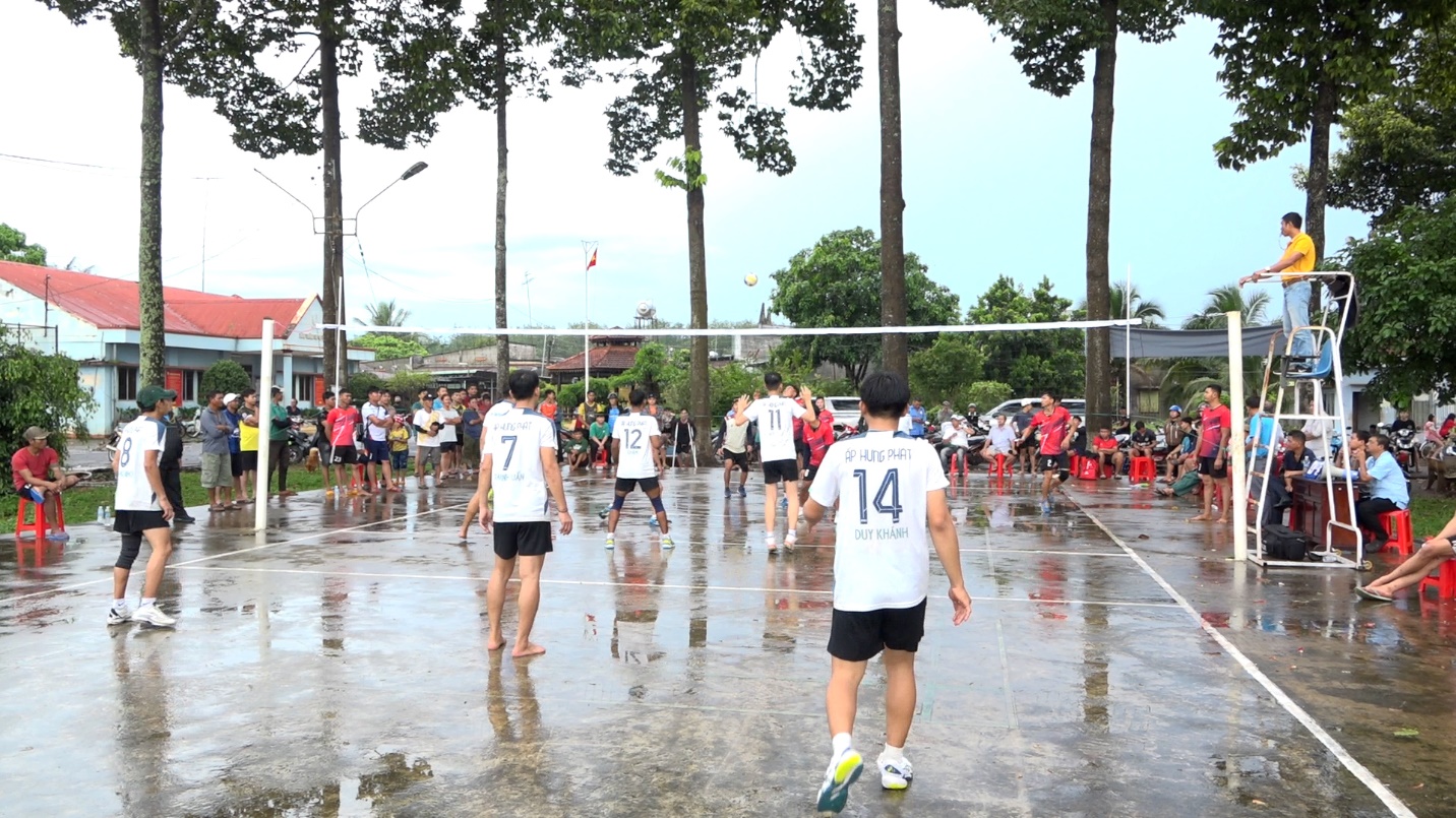 'A group of people playing volleyball

Description automatically generated'