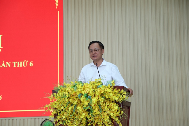 Có thể là hình ảnh về cái bục và văn bản cho biết 'ÂN THỨ 6'