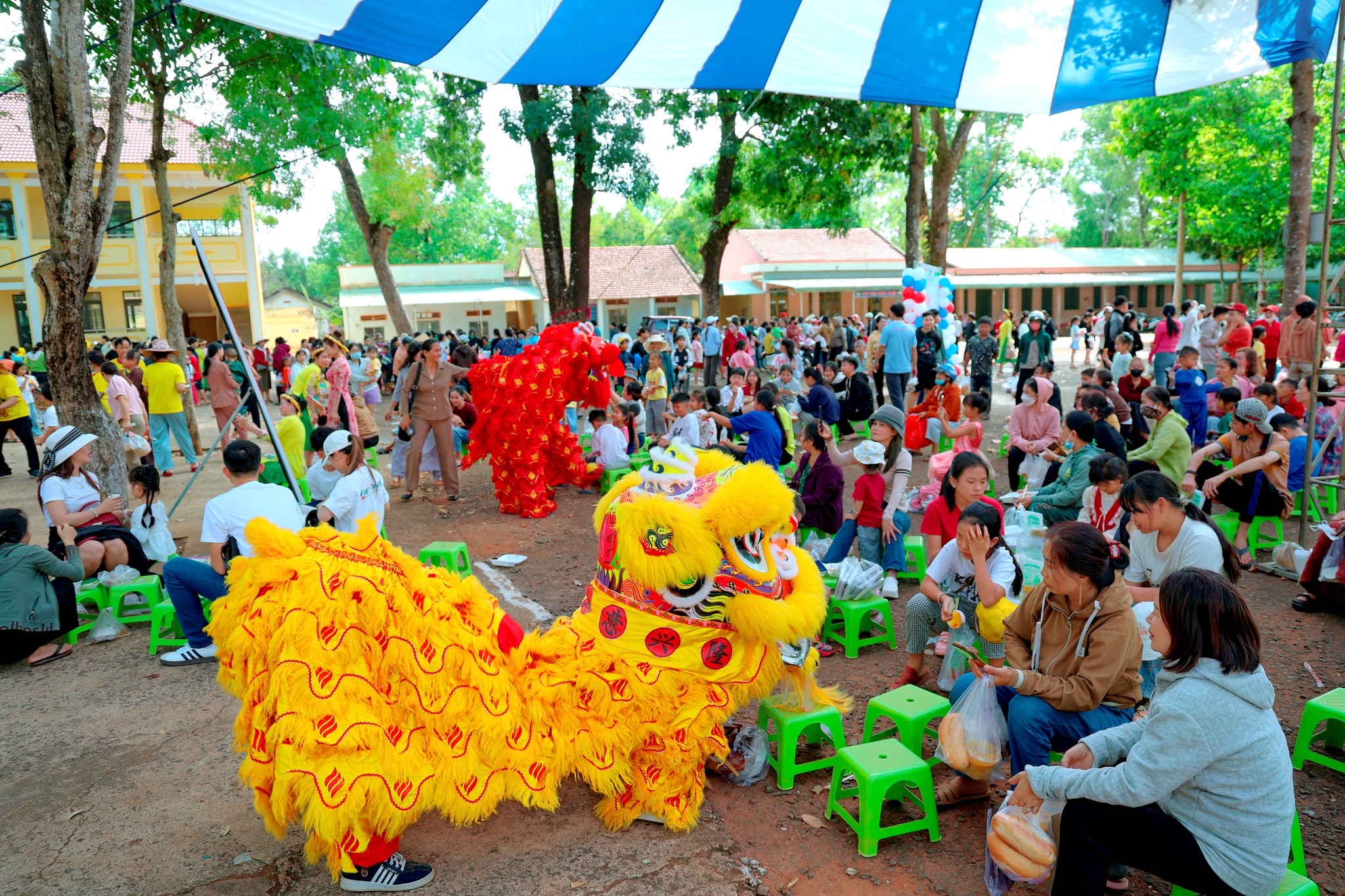 '''A group of people outside with a large group of people

Description automatically generated'''