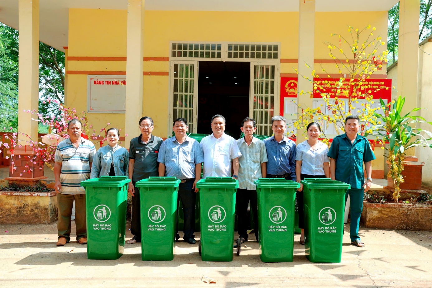 Có thể là hình ảnh về ‎văn bản cho biết '‎BẢNG NHÀ AI 車0 HAY MAYBORÁC THỦNG RAC VADT VAOT THLING HÃY BÓRAC VÀD VAD THRUNG HAYE RAC VIO THUNG ወዕ RÁC VADT บติเ HUHIG CN A HAYB AYBORAC عق HUNC RAC VÀD THÙNG tH‎'‎