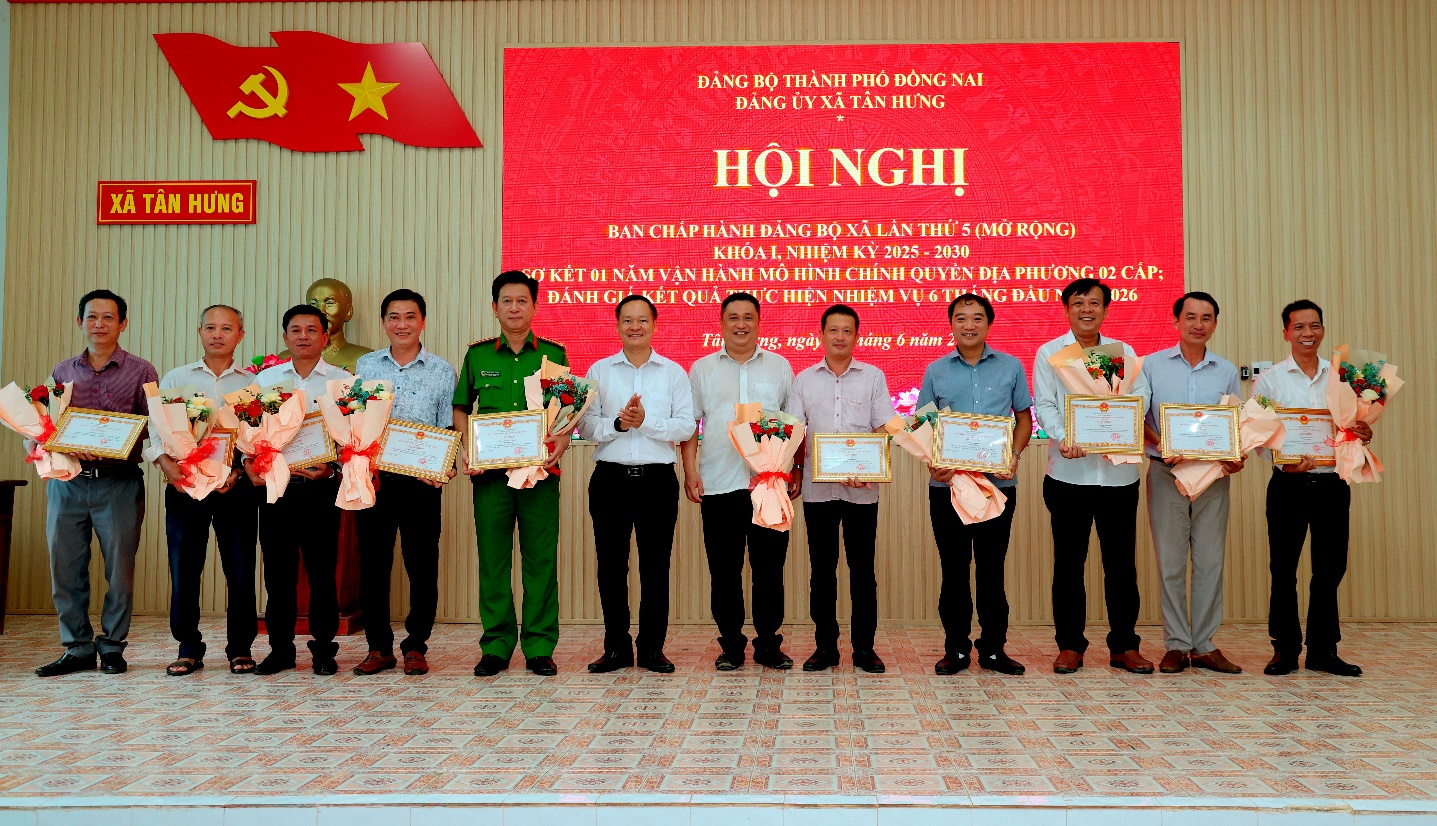 'A group of men holding certificates

Description automatically generated'