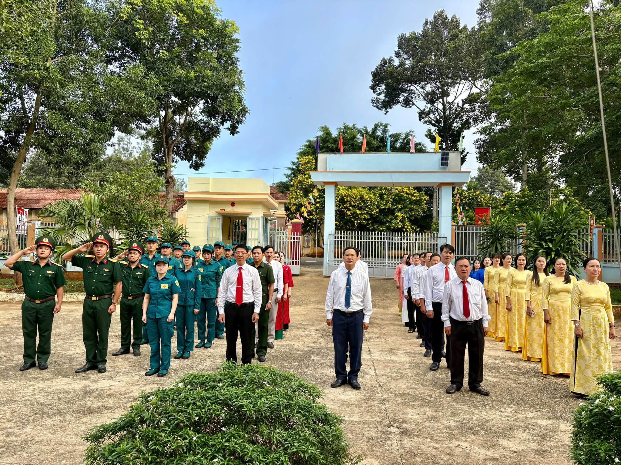 'A group of people standing in front of a gate

Description automatically generated'