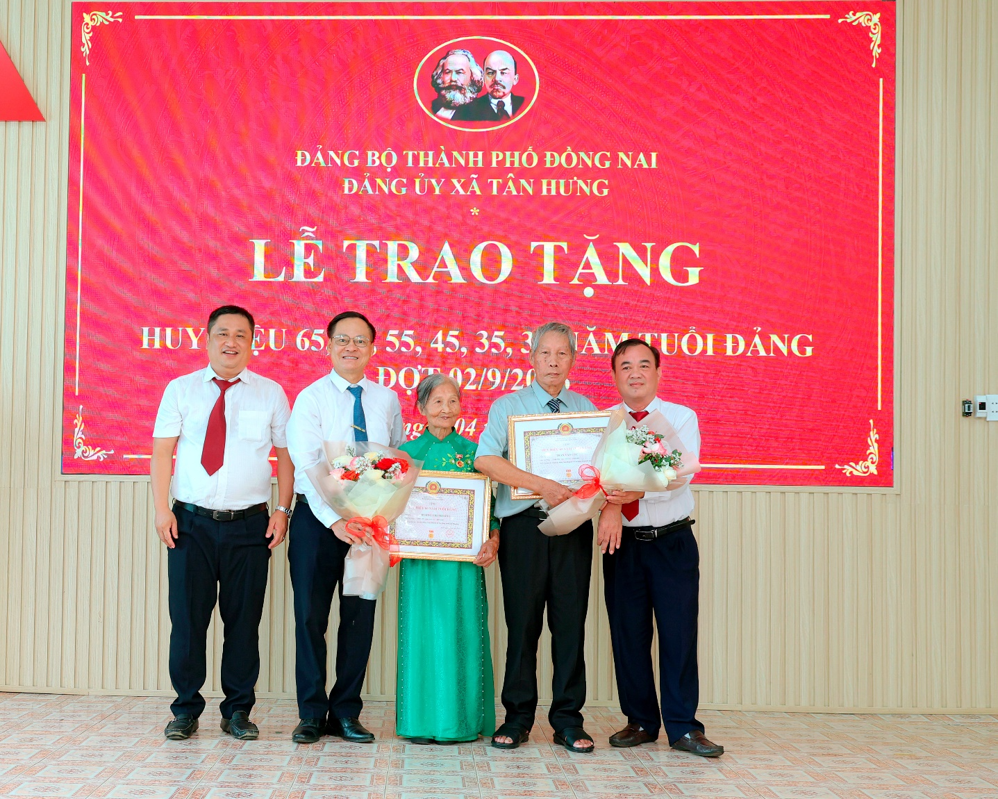 A group of people posing for a photo

Description automatically generated